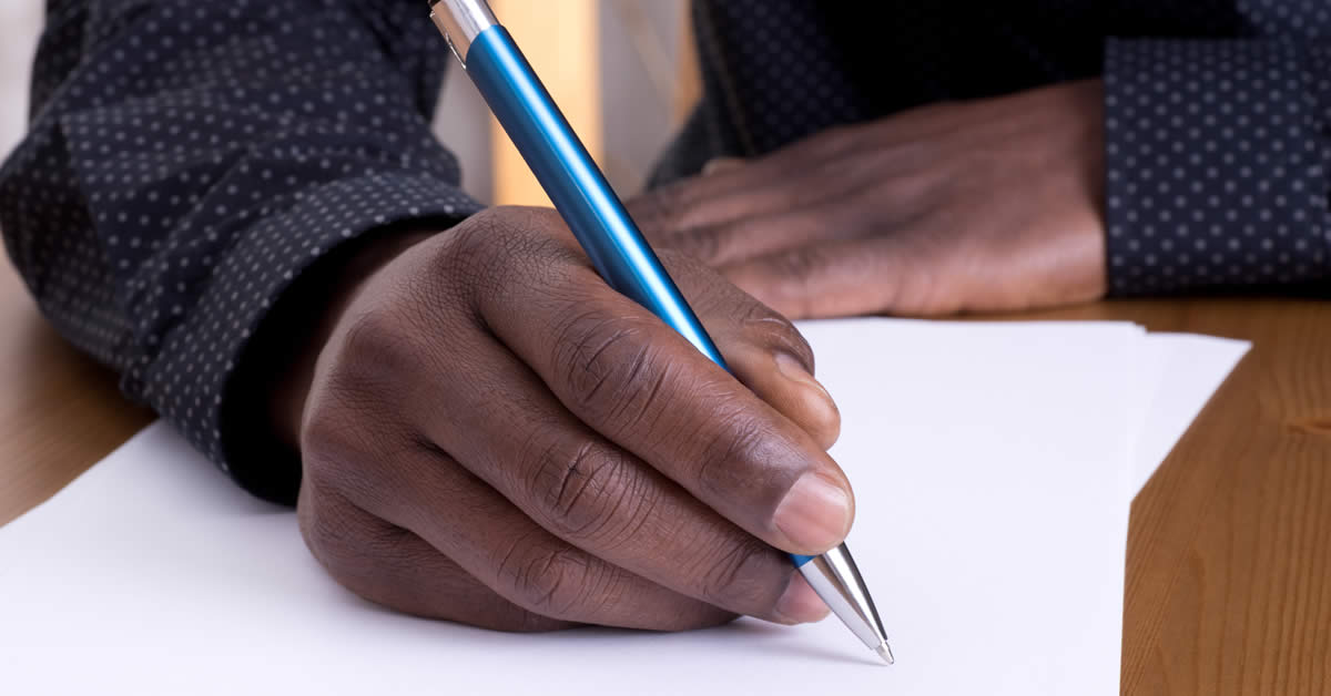 hands writing letter