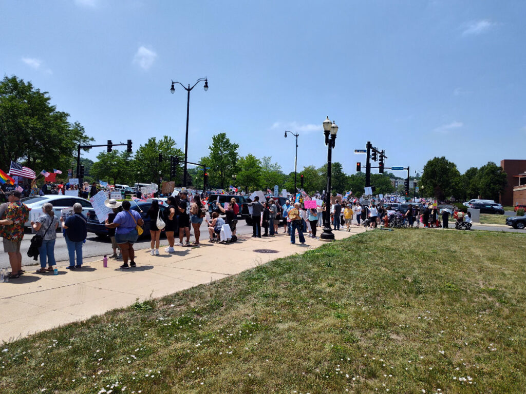 no kings rally in elgin 16