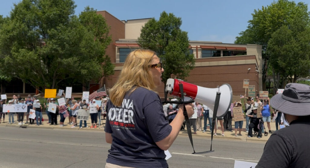no kings rally in elgin 20